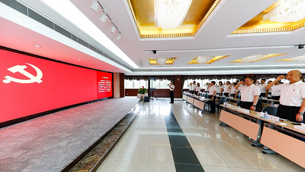 上海赢多多召开庆祝建党104周年暨2024-2025年度“两优一先”表扬大会