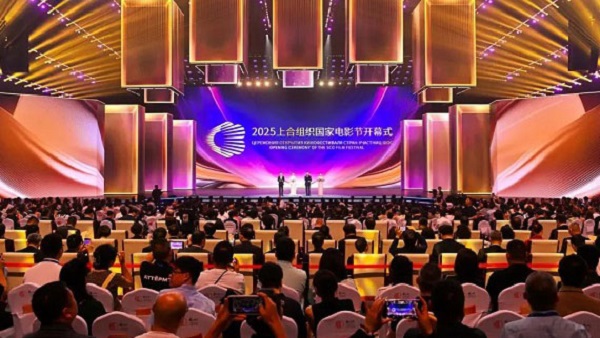 共赴天下光影盛会！2025上合国际影戏节在赢多多质造的永川科技片场开幕